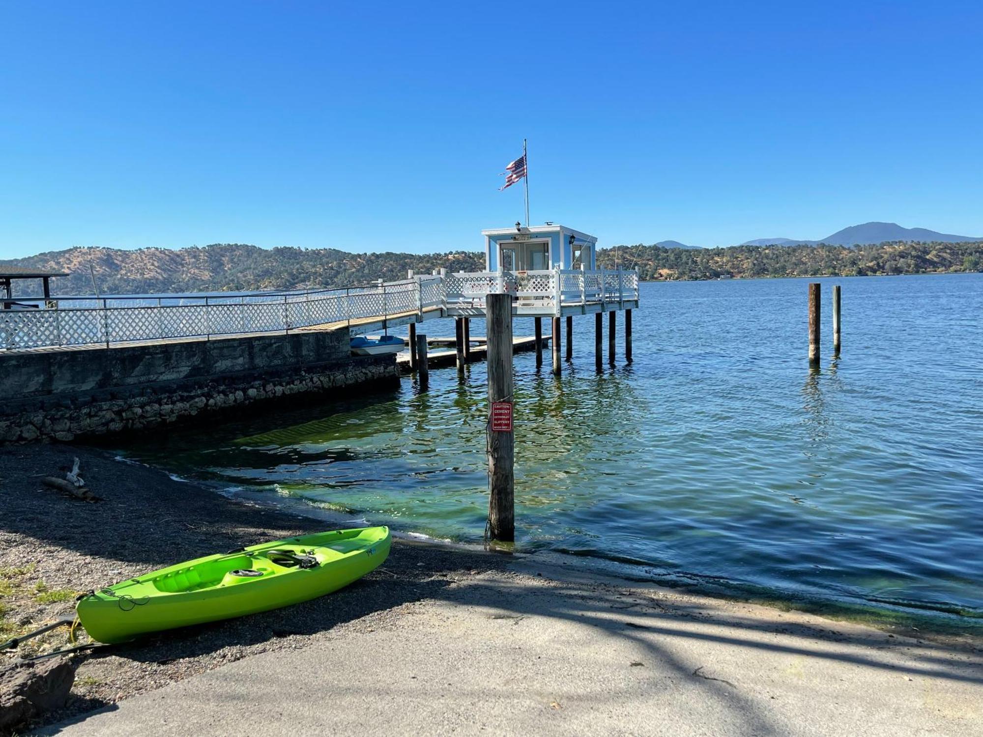 Omeo Clearlake Oaks Hotel Glenhaven Екстериор снимка