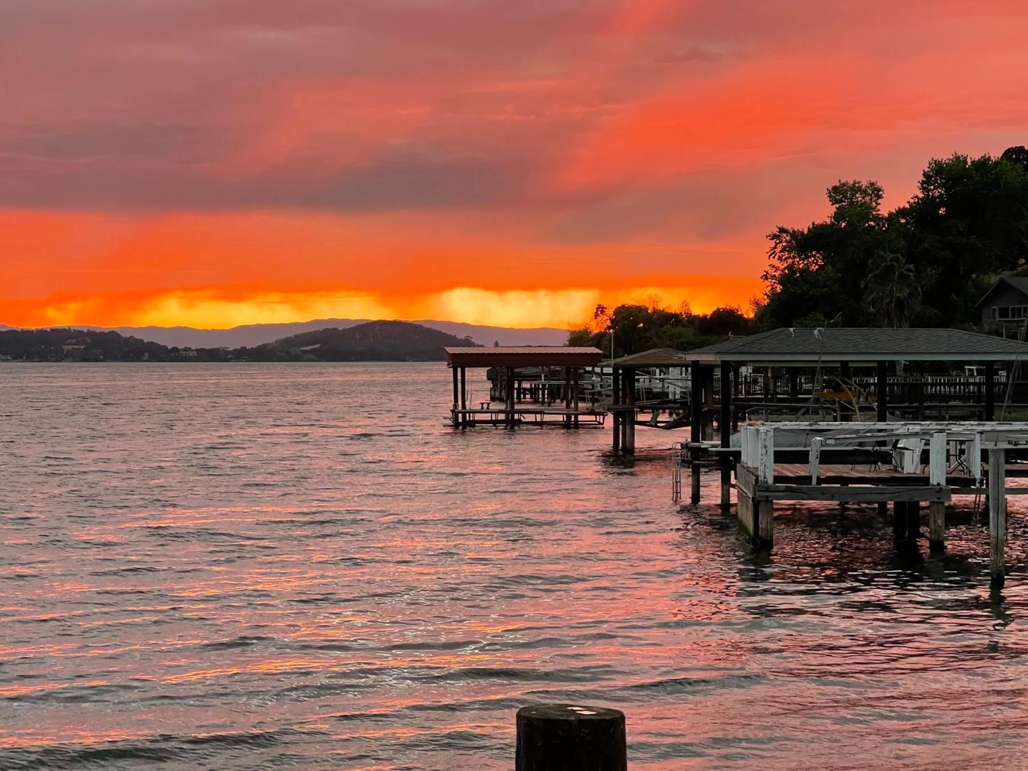 Omeo Clearlake Oaks Hotel Glenhaven Екстериор снимка