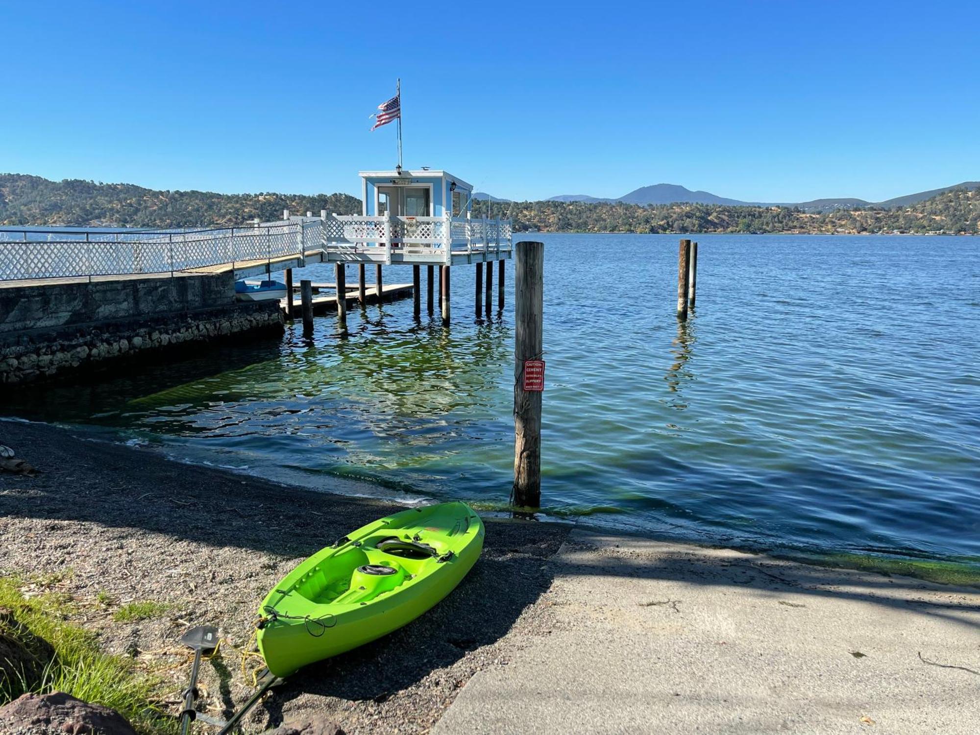 Omeo Clearlake Oaks Hotel Glenhaven Екстериор снимка